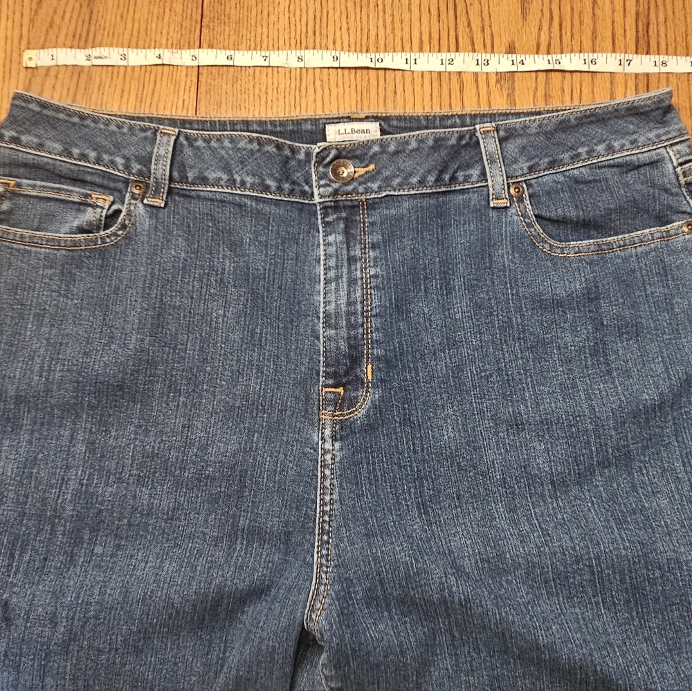 L.L. Bean Straight Leg Blue Jeans Size 18 Petite EUC - Picture 4 of 10